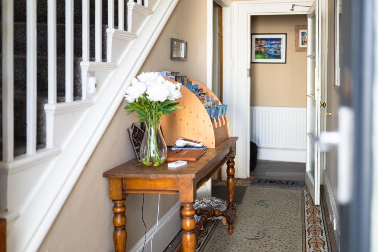 Sleepy Puffin Guest House Tenby Bagian luar foto